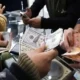 نرخ دلار خریداران را گیج کرد | قیمت روز دلار و سایر ارزها (پنجشنبه ۲۵ بهمن ۱۴۰۳)