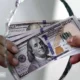 سقوط قیمت دلار آزاد در بازار | دلار ۱۴۰۴  چند رقمی می شود؟