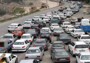 ترافیک سنگین در محورهای چالوس و هراز/مسافران از جاده فیروزکوه تردد کنند