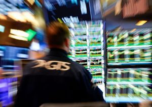 هراس بازارها از بحران مالی در آمریکا؛ طلا و بیت‌کوین در مسیر رکوردهای جدید؟