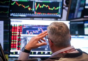 ادامه نوسانات در بازارهای جهانی/ فعالیت بازار سرمایه از چه زمانی از سرگرفته می‌شود؟