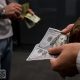 قیمت دلار رسمی اعلام شد؛ کاهش جزئی قیمت‌ها در بازار ارز تجاری
