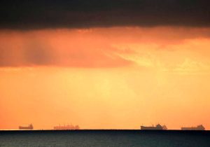 نفت، اهرم قدرت در معادلات دیپلماتیک؛ نفوذ ایران در بازار جهانی فرصت است یا تهدید؟