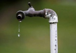 توزیع آب در نایلون؛ راه‌حل آبفا برای تأمین آب شرب در زمان قطعی