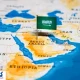 رقیب سنتی ایران در خلیج فارس پول پارو می‌کند
