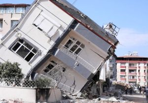 زلزله در غرب ترکیه؛ جان باختن یک نفر و فروریختن چندین ساختمان