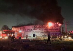 آتش‌سوزی هولناک یک کارخانه در جاده ساوه/ آخرین آمار قربانیان