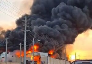 آتش‌سوزیِ شهرک صنعتی یزد مهار شد