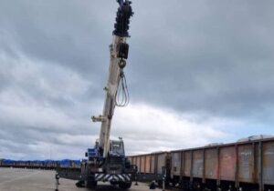 تخلیه نخستین محموله سیمان نیزار قم در بندر کاسپین آغاز شد