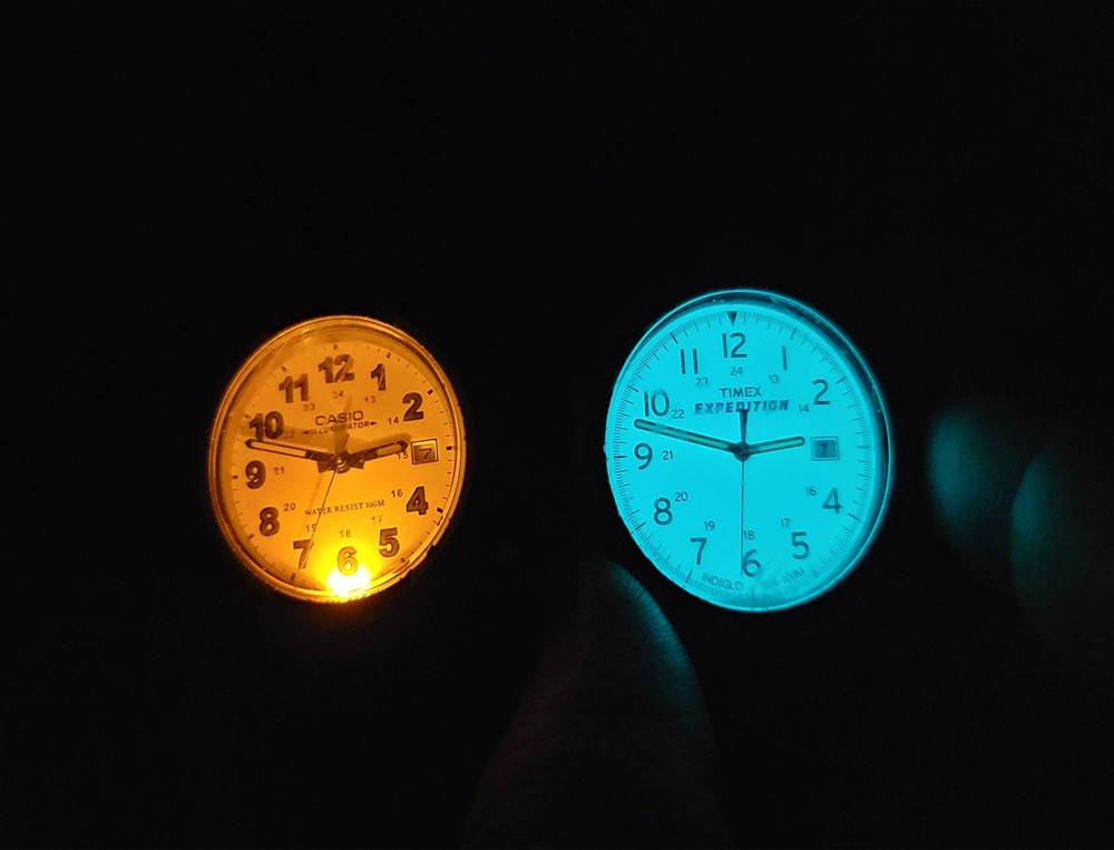 نبرد ساعتهای اقتصادی؛ مقایسه مقاومت ساعت کاسیو و تایمکس در شرایط سخت مقایسه عملکرد روشنایی و دید در تاریکی ساعتهای کاسیو و تایمکس