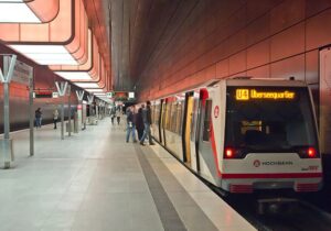 قتل دختر ایرانی در متروی هامبورگ + عکس