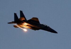 پرواز گسترده جنگنده‌های اسرائیل / ناقوس جنگ به صدا درآمد