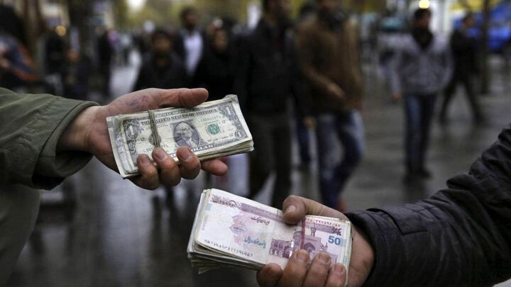 نرخ واقعی طلا و ارز در بلاتکلیفی | دلار ۱۶۳ هزار تومانی با اقتصاد کشور سازگاری ندارد