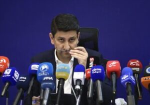 ستار هاشمی: چشم‌انداز رفع فیلترینگ با ستاد عارف روشن است / چه زمان اینترنت به شرایط پیش از دی‌ماه بازمی‌گردد؟