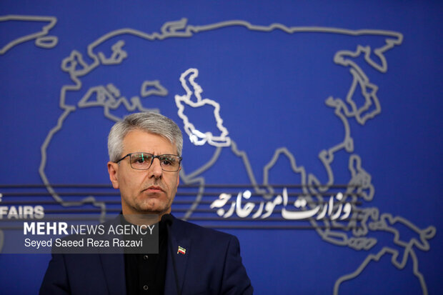 جلسه اسماعیل بقائی با سفرای سابق ایران در فرانسه